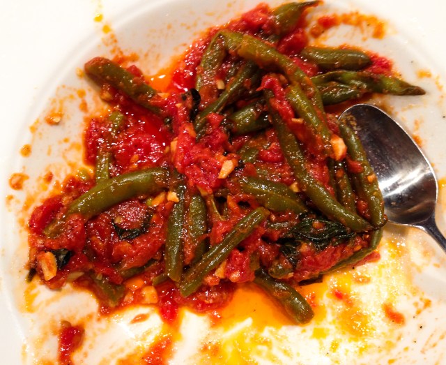 green beans and tomatoes with garlic-24