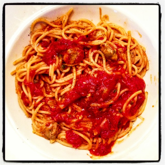 spaghetti and red clam sauce