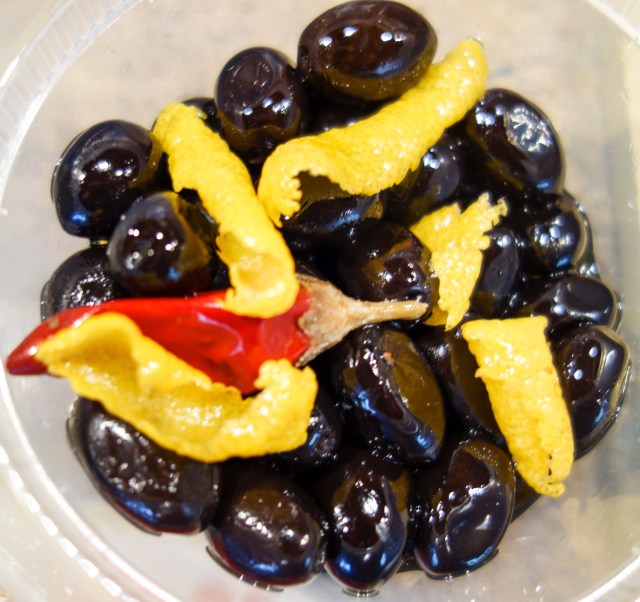 marinating Turkish olives