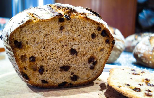 whole wheat levain with currants